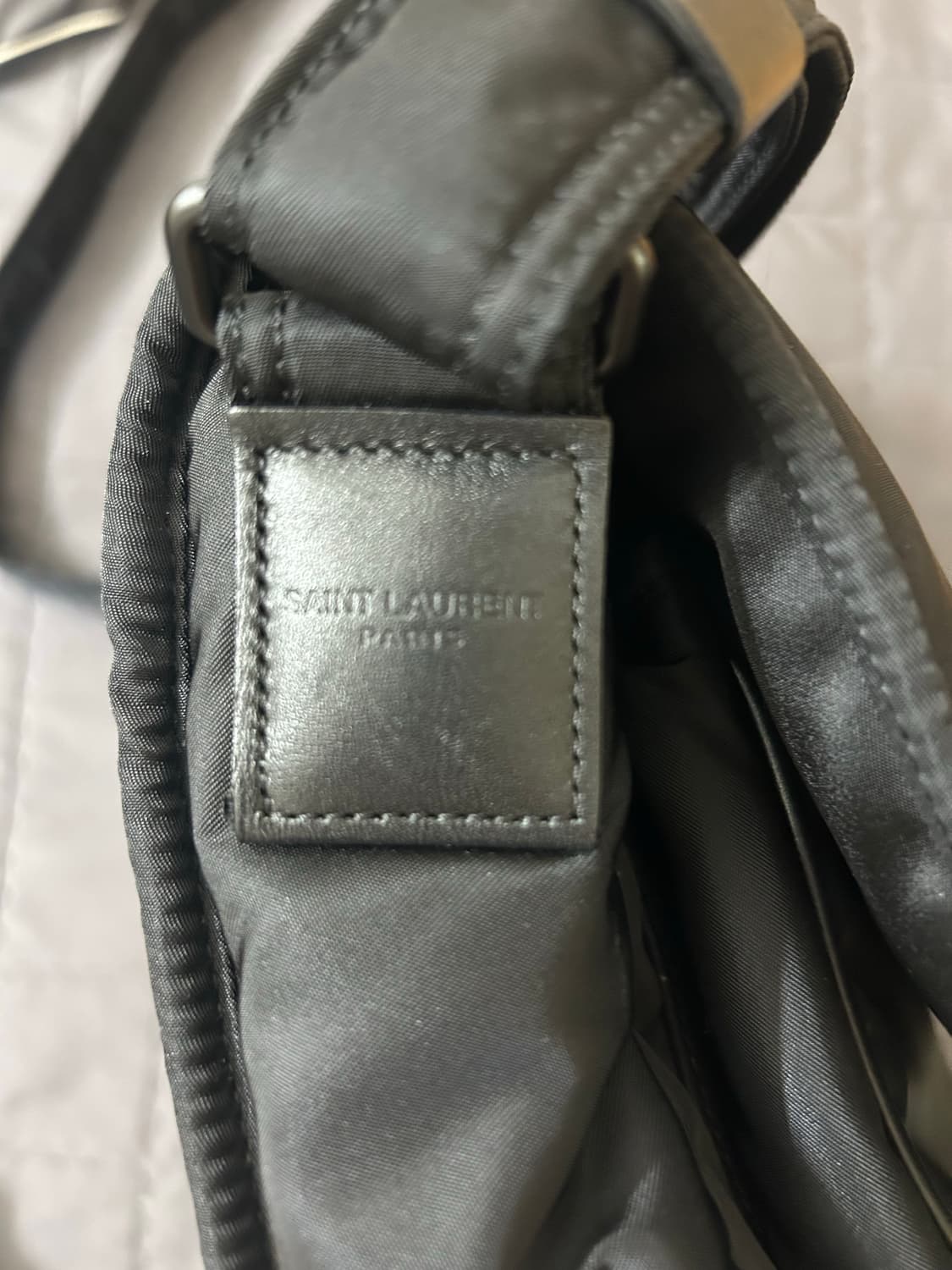 생로랑 나일론 니키 메신저백 라지 상품이미지3