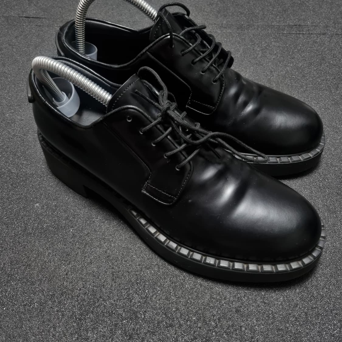 프라다 브러쉬드 레더 더비 슈즈 38.5 상품이미지2