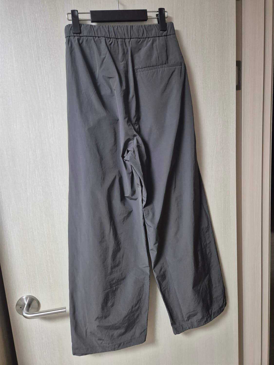 (22년) 아모멘토 투턱 와이드 드로우 스트링 팬츠 상품이미지2