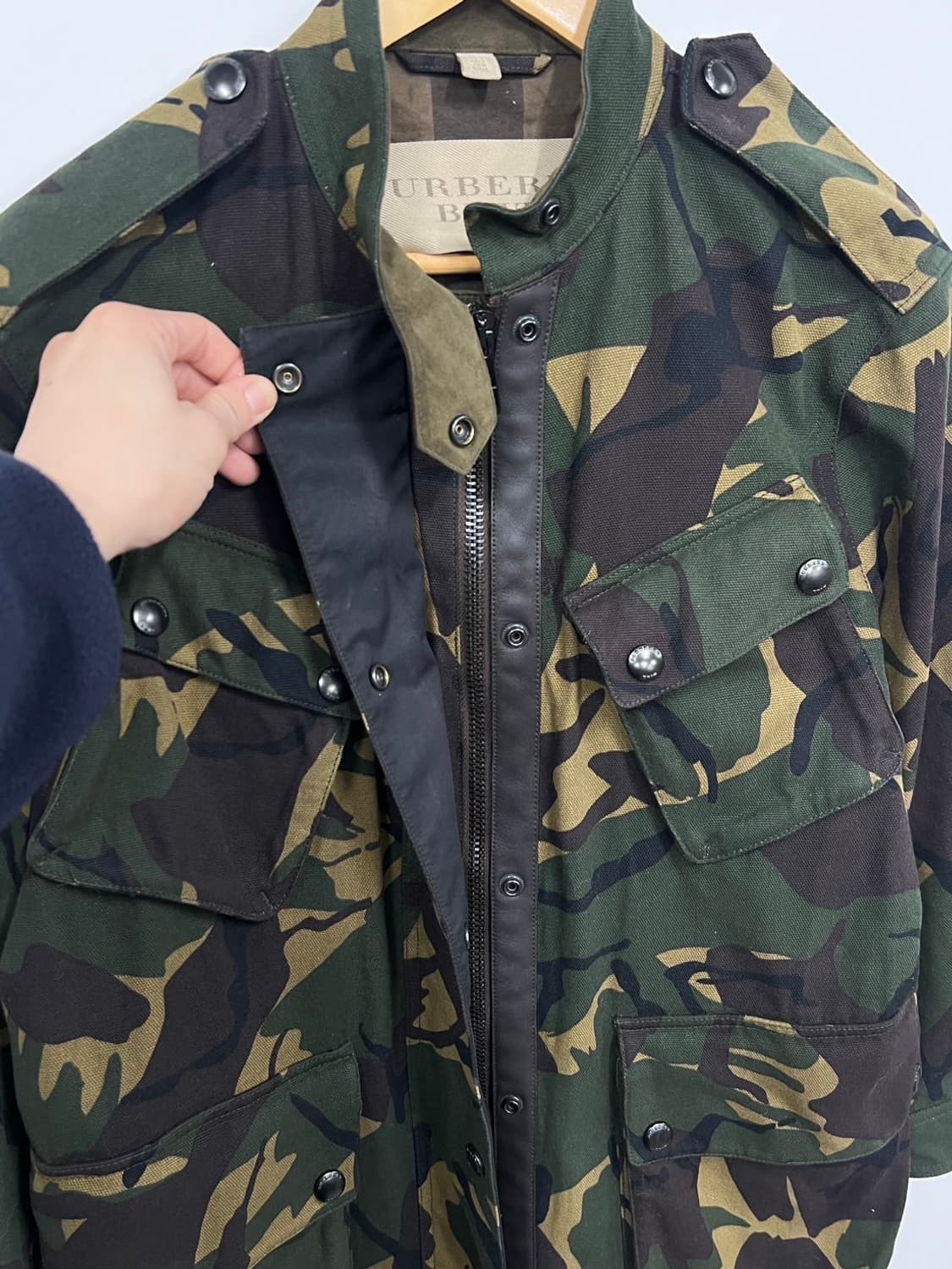 버버리 카모플라쥬 안감 체크 야상 자켓 상품이미지3
