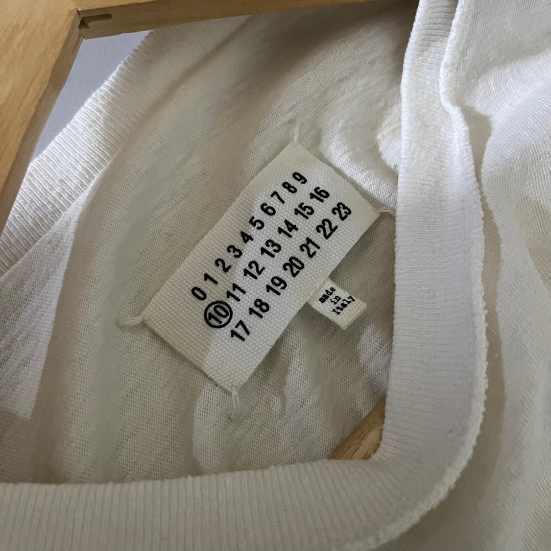 [Maison Margiela] 메종마르지엘라 아틀리에 레터링 반팔티셔츠 상품이미지3
