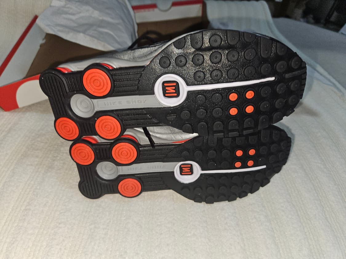 나이키 샥스 r4 블랙 앤 메탈릭 실버 245 상품이미지5