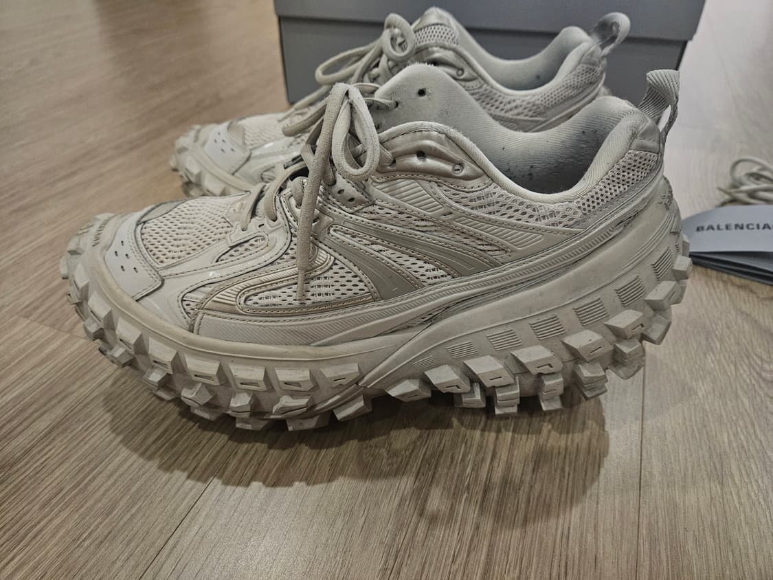 발렌시아가 디펜더 41 상품이미지4