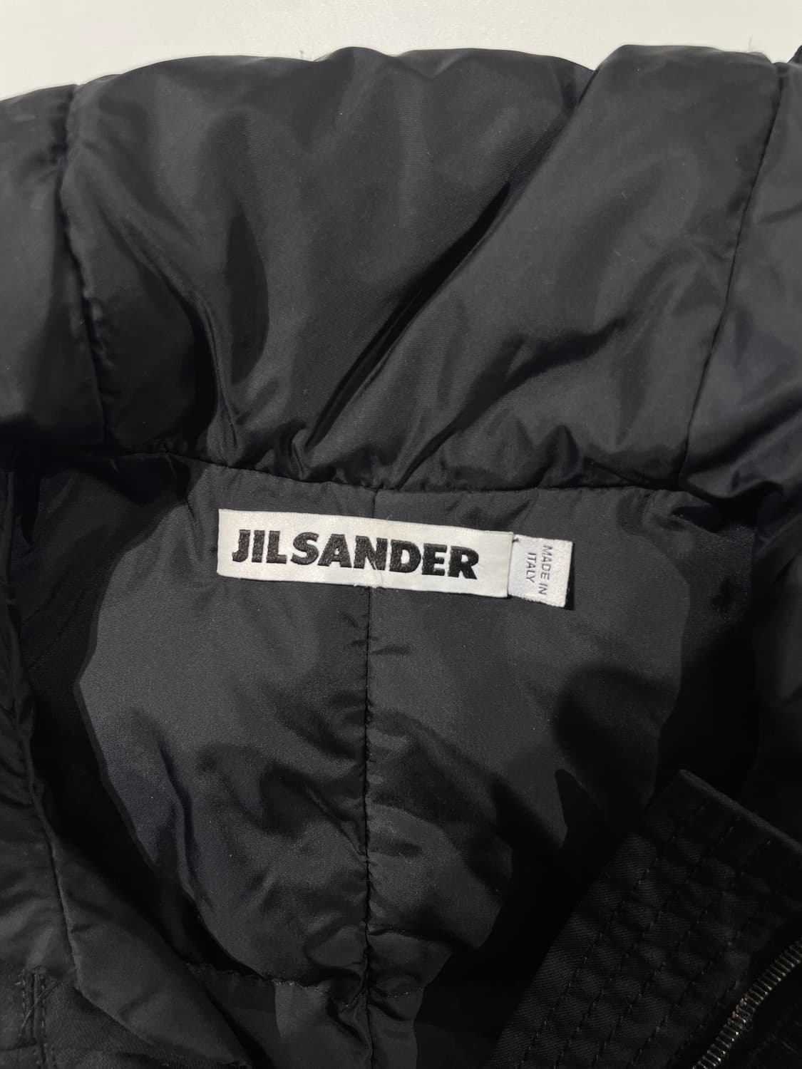 질샌더 블랙 멀티플 플랩 포켓 히든 집업 다운 자켓 상품이미지7