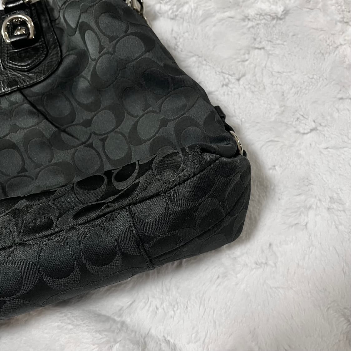 Coach 코치 시드니처 패턴 숄더백 블랙 고딕 갸루 상품이미지8