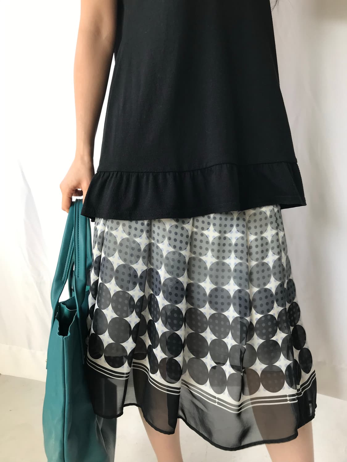 ⊹ Black Frill Top 상품이미지4