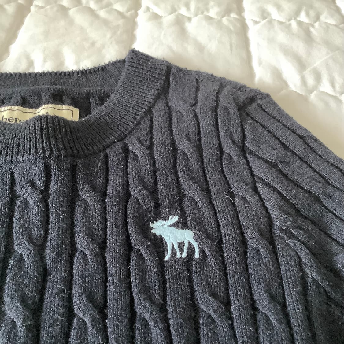 아베크롬비 네이비 슬림핏 무스 로고 니트 스웨터 상품이미지2