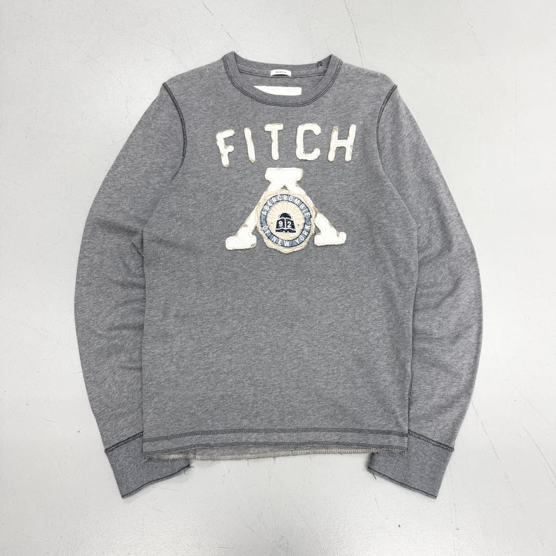 아베크롬비 Y2K 아치로고 롱슬리브 그레이 상품이미지2