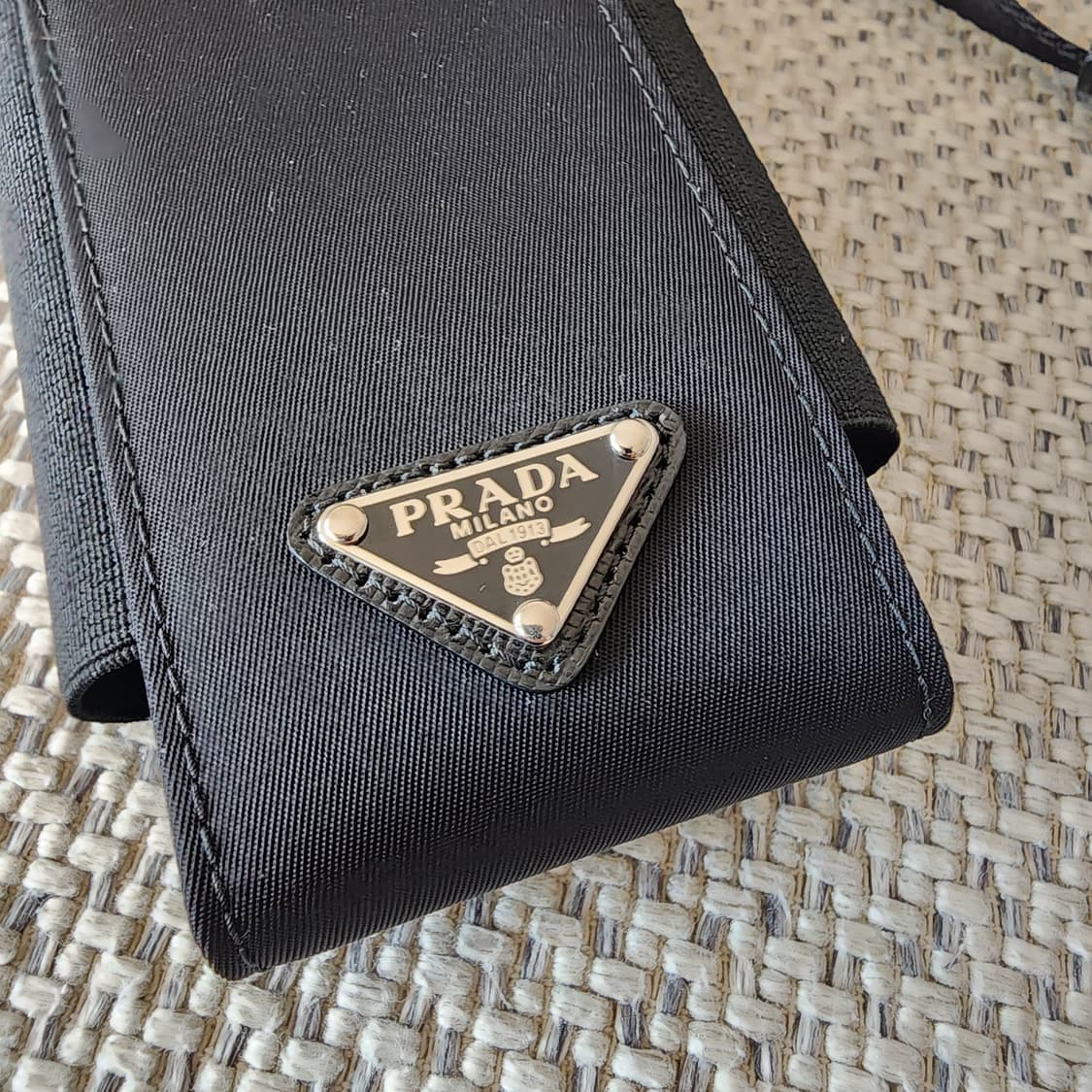 미사용품 프라다 삼각로고 리나일론 테수토 폰 파우치 시가렛 케이스백 상품이미지4