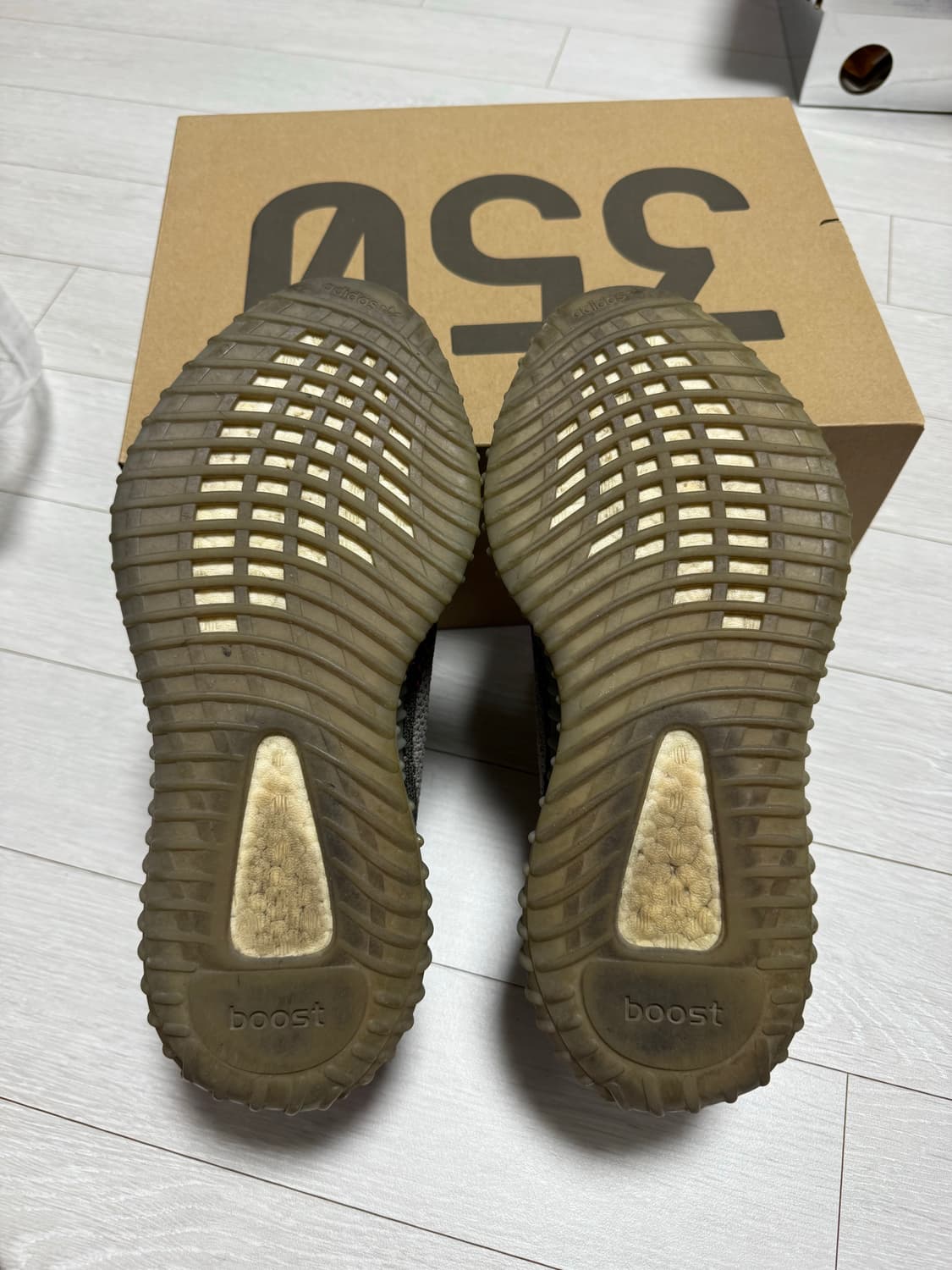 [260] 아디다스 이지부스트 350 V2 벨루가OG 상품이미지3