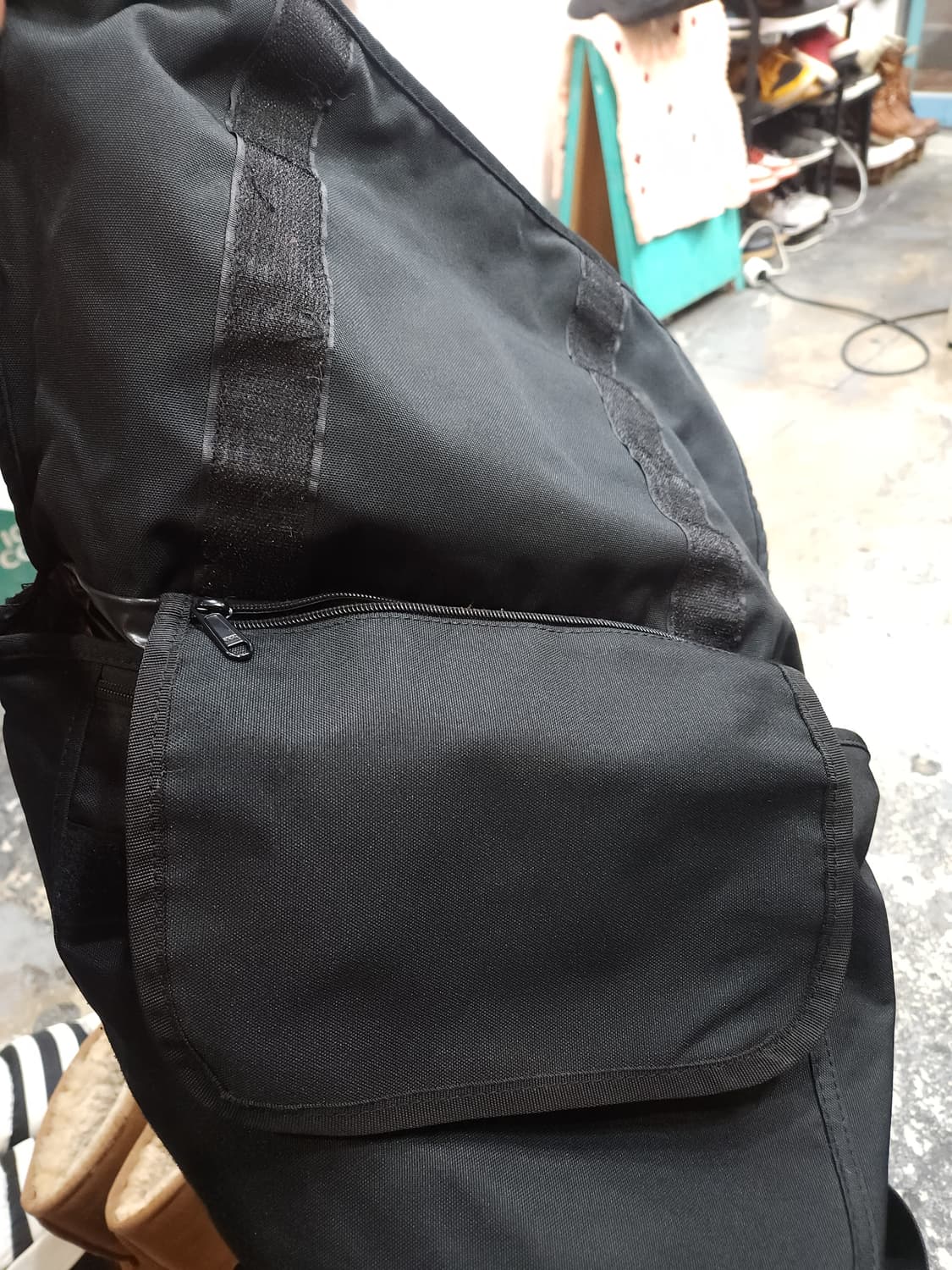 칼하트 블랙 메신저 백
​
 상품이미지7