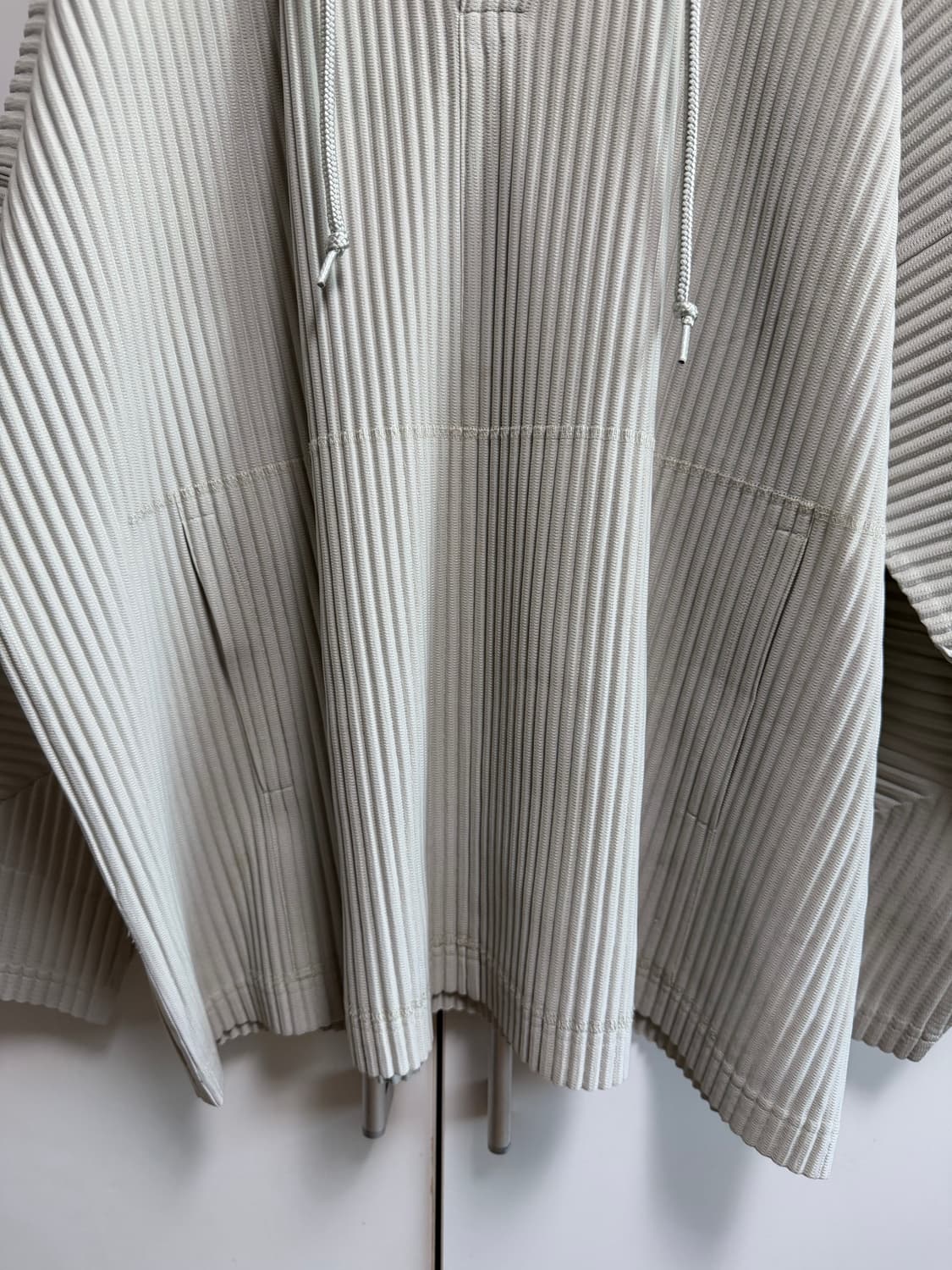 옴므플리세 이세이 미야케 아노락후드 4 라이트그레이 상품이미지4