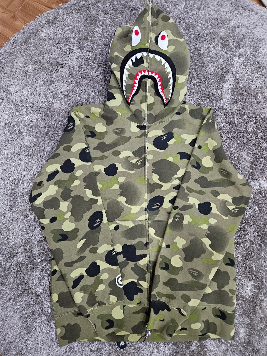 (새상품) 베이프 샤크 후드집업 판매합니다! 상품이미지1