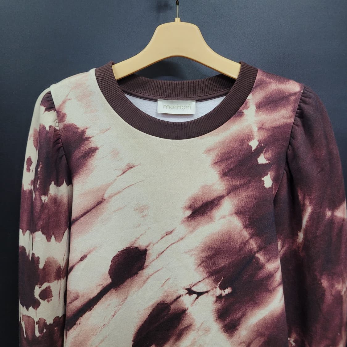 momoni 모모니 타이다이 퍼프 숄더 롱슬리브 스웨터 셔츠 상품이미지2
