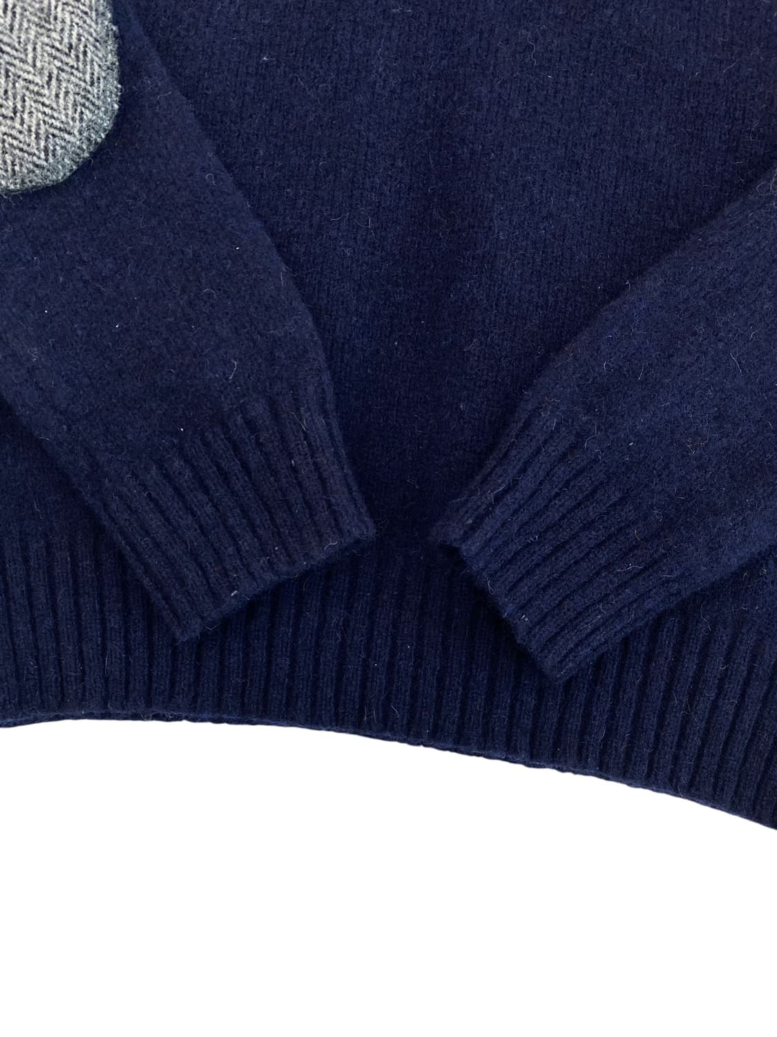 빔즈 라이트 X 헤리스 트위드 패치 스웨터 상품이미지4