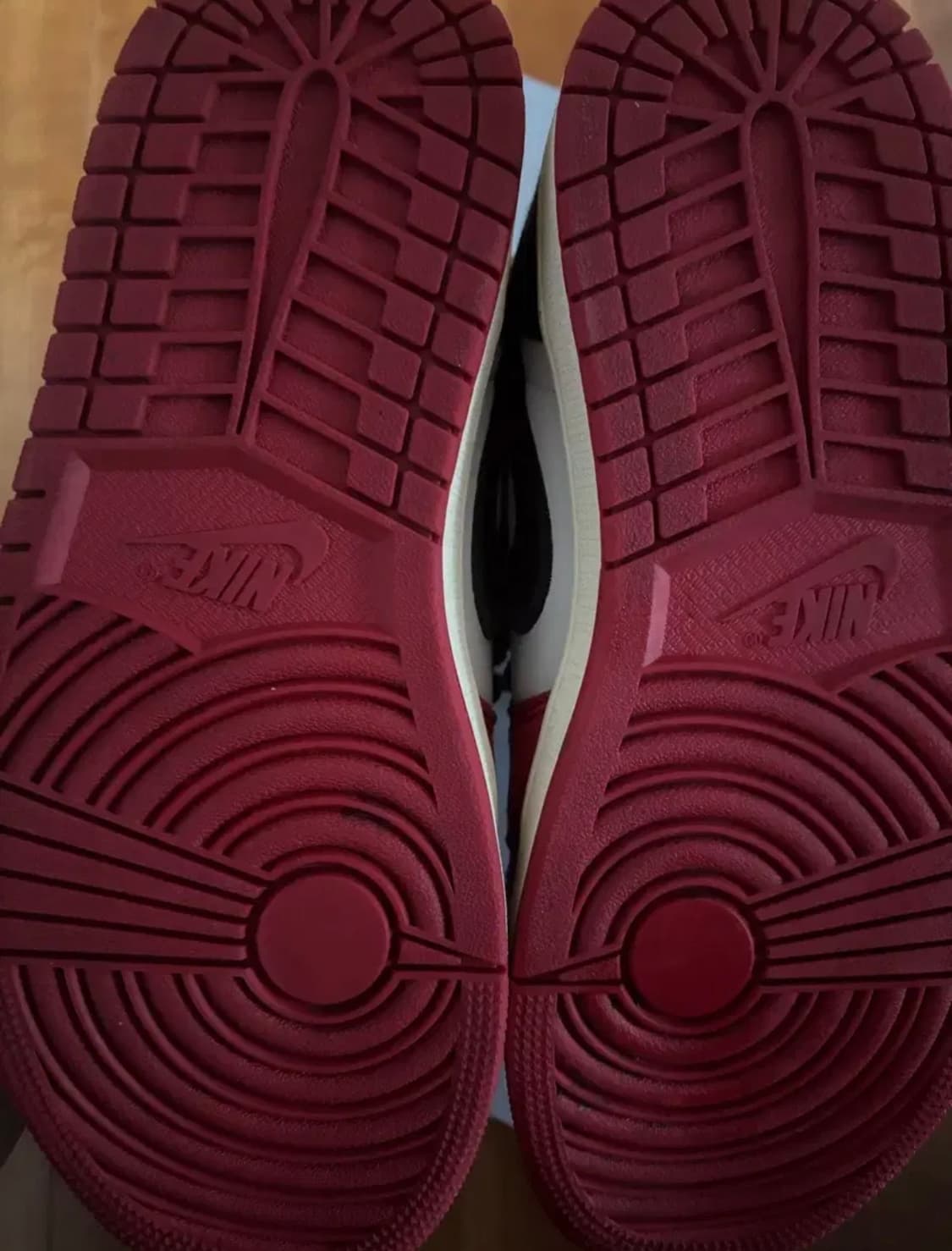 조던 1 트로피 룸 레트로 로우 OG SP 세일 바시티 레드 상품이미지3