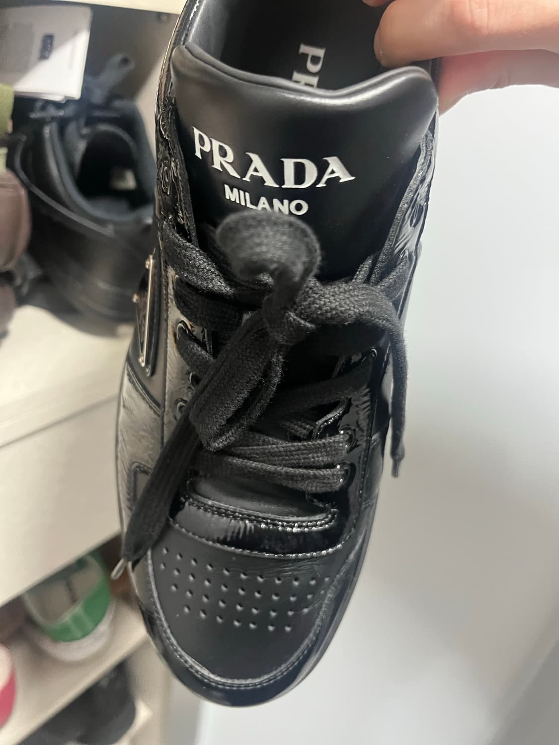 프라다 블랙 스니커즈 상품이미지2