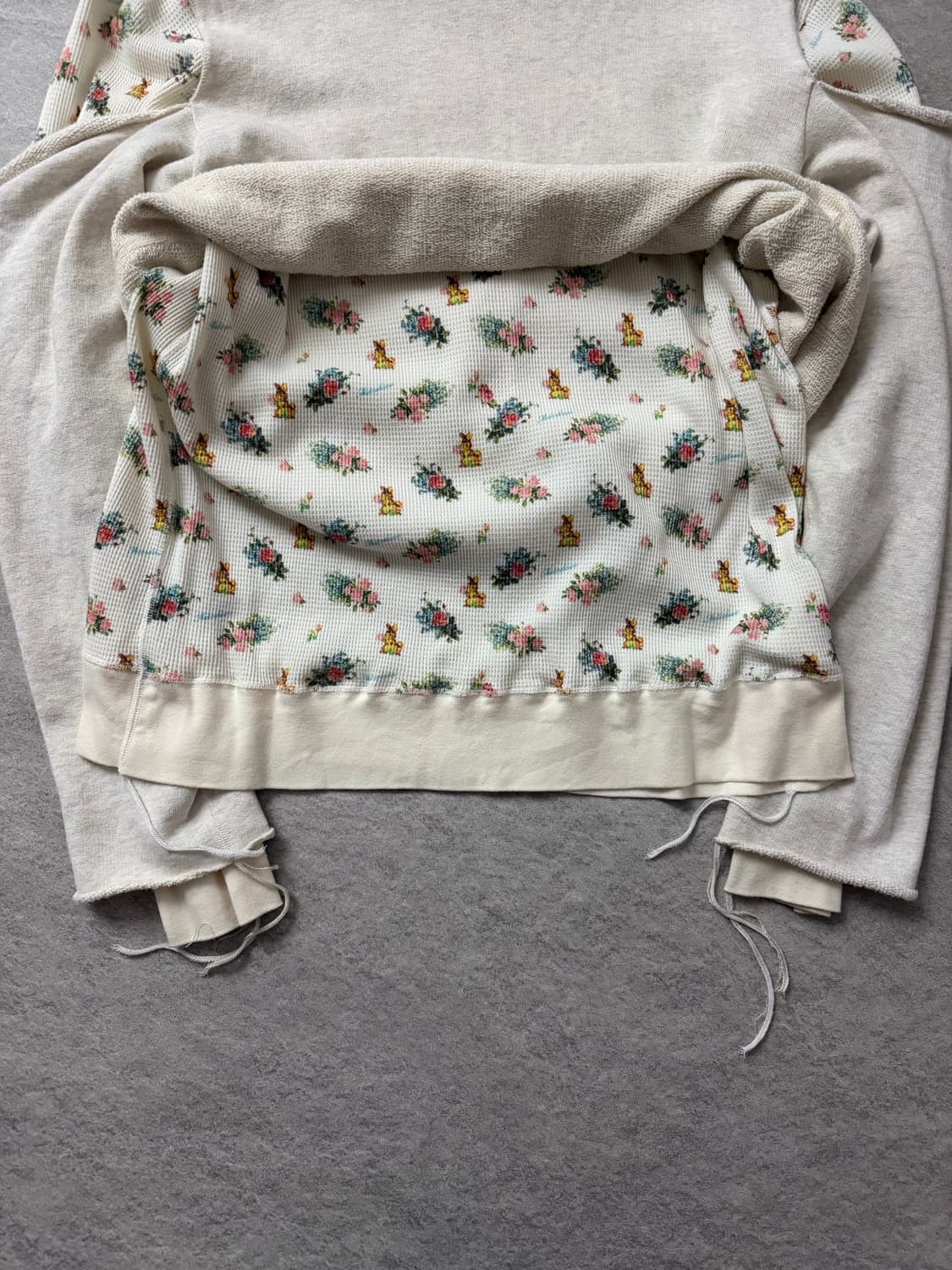 미도리카와 플로럴 레이어드 컷아웃 스웻셔츠 상품이미지6