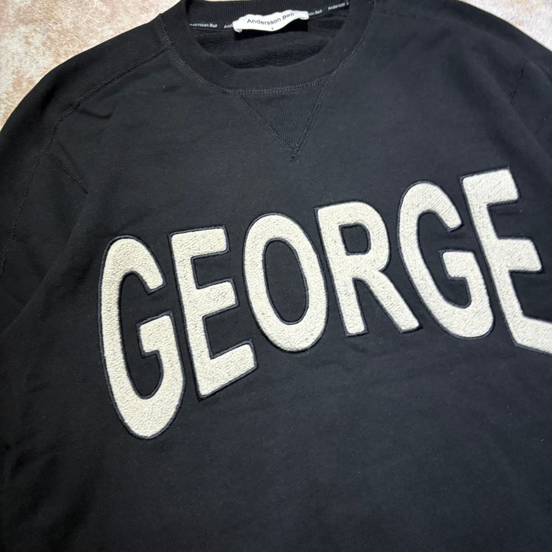 엔더슨벨 빈티지 빅로고 맨투맨 상품이미지4