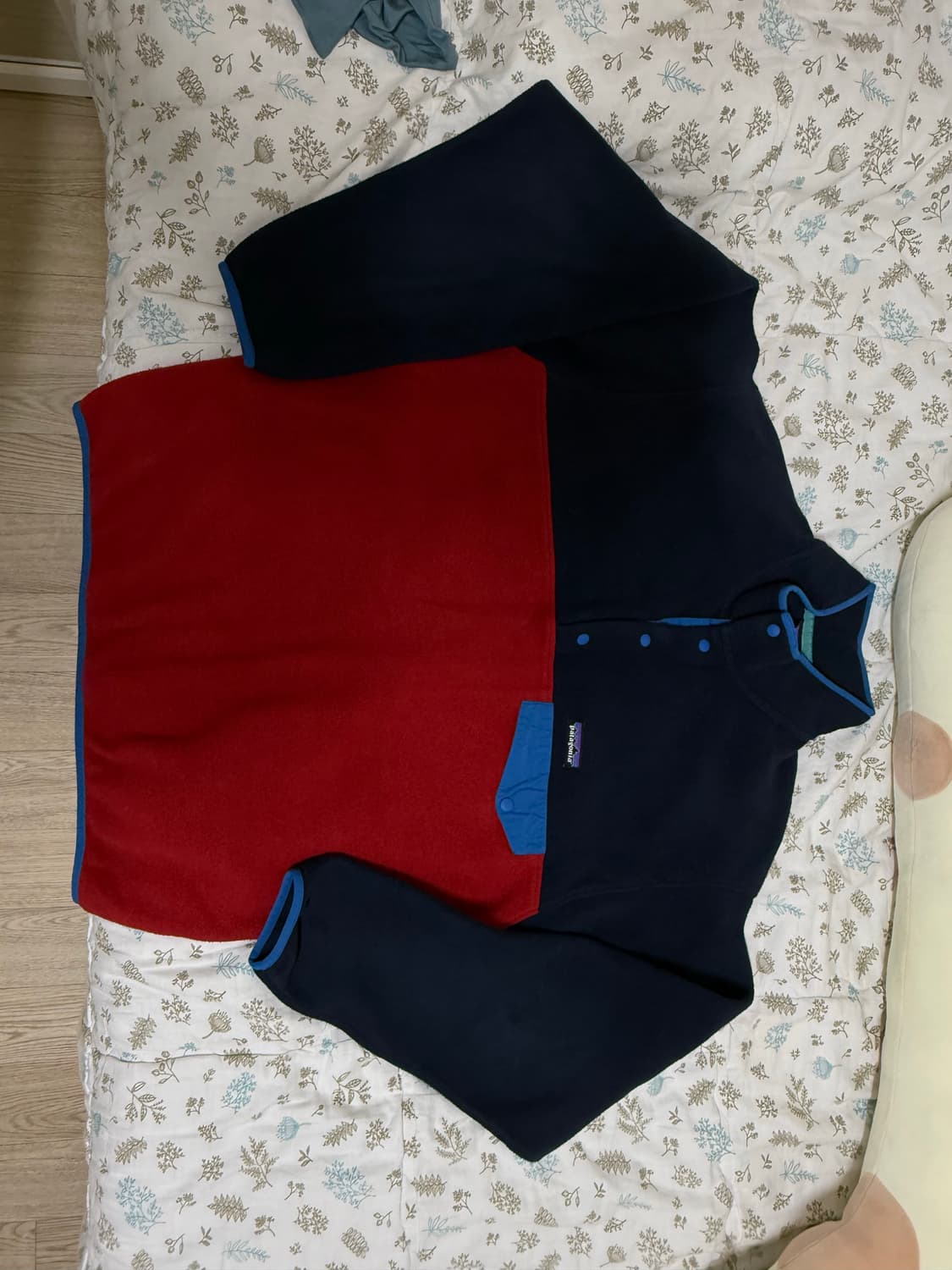 파타고니아 신칠라 L 네이비레드 켄달제너 상품이미지1