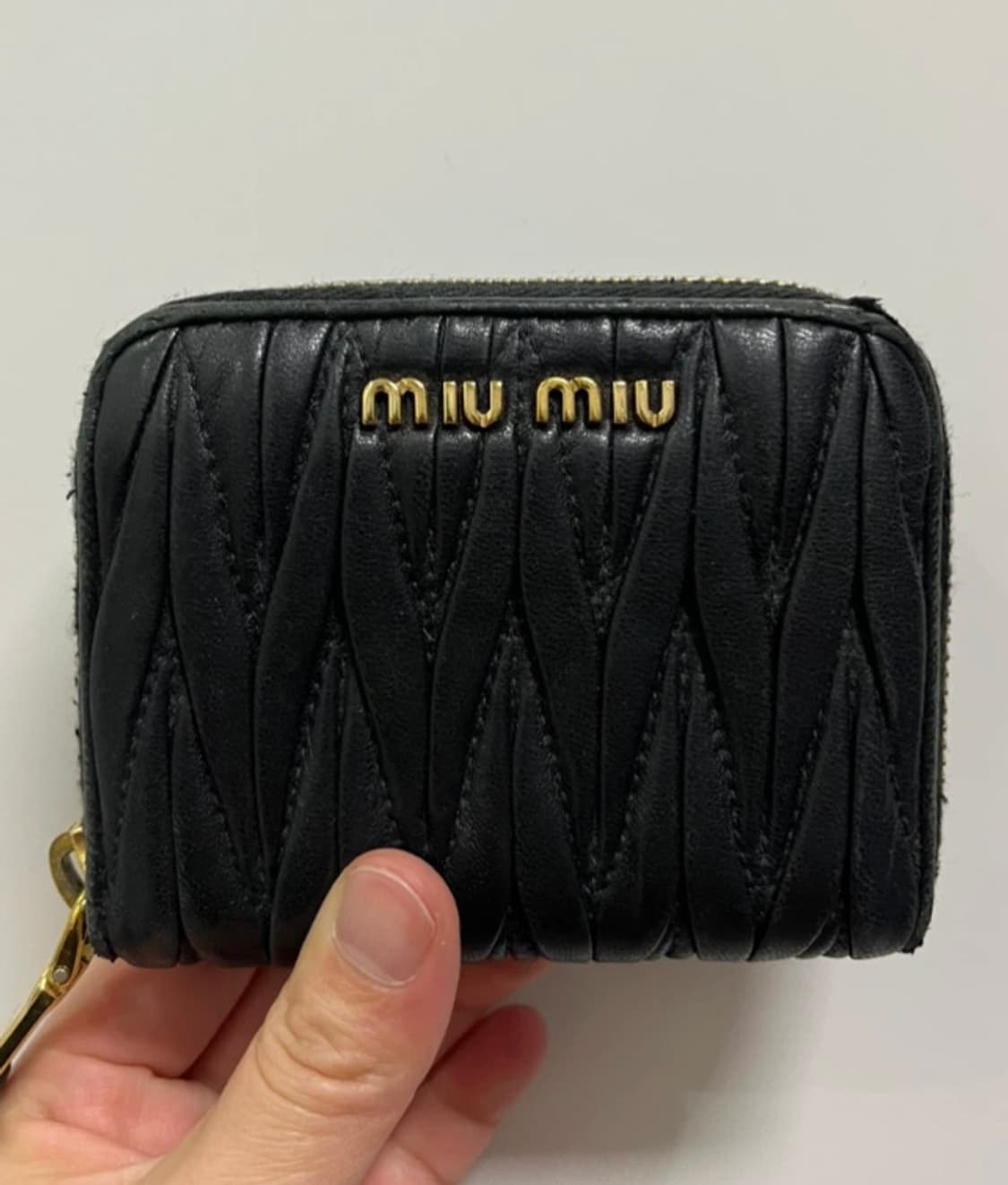 [정품] 미우미우 마틀라쎄 퀄팅 레더 지퍼 반지갑 (블랙) 풀구성품 상품이미지1