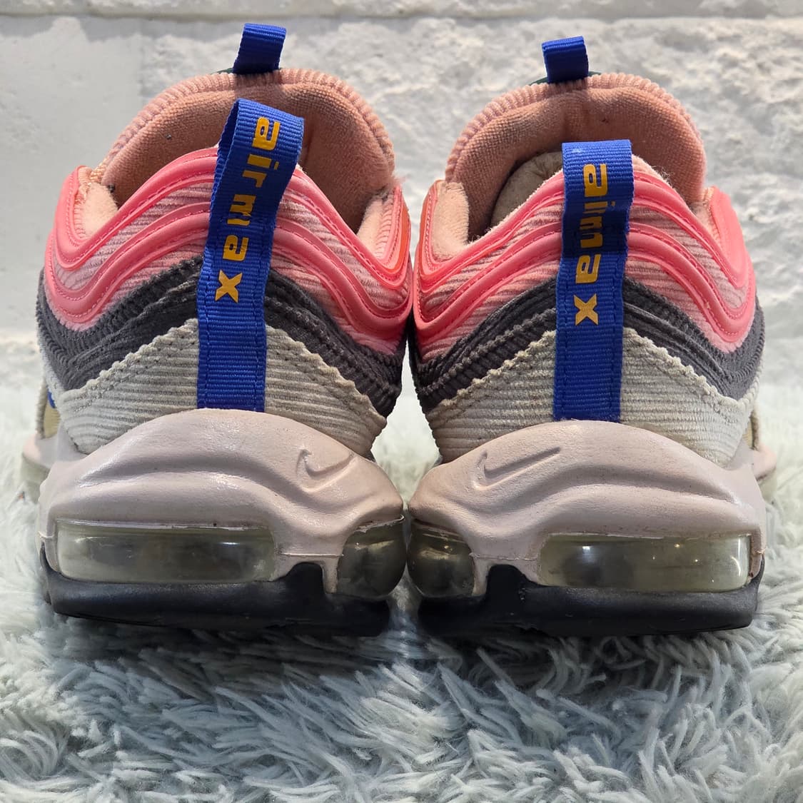 2w-2:나이키 에어맥스97 코듀로이 핑크 멀티컬러25.5cm(희소성) 상품이미지3