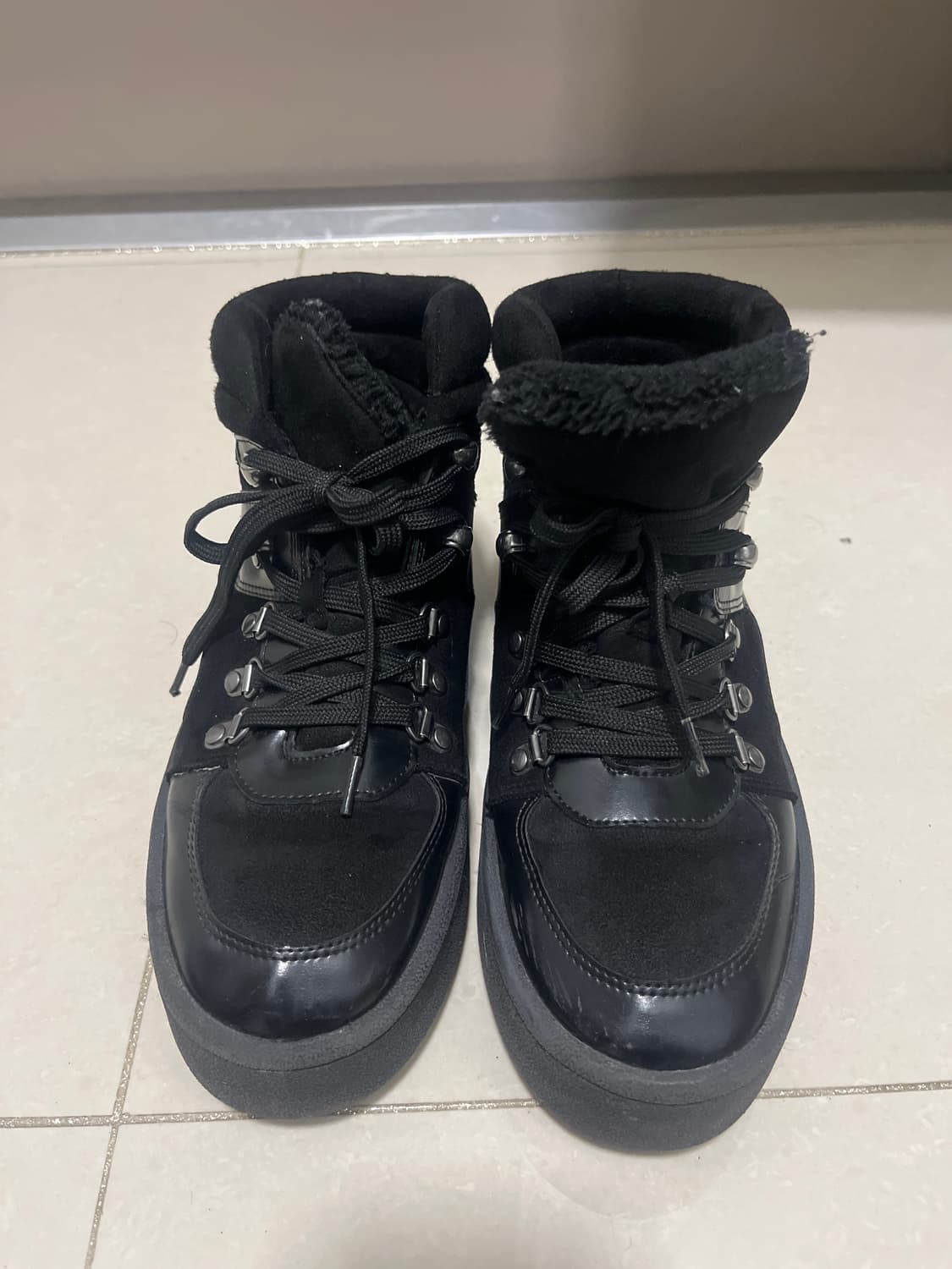 H&M 블랙 하이탑 스니커즈 상품이미지2