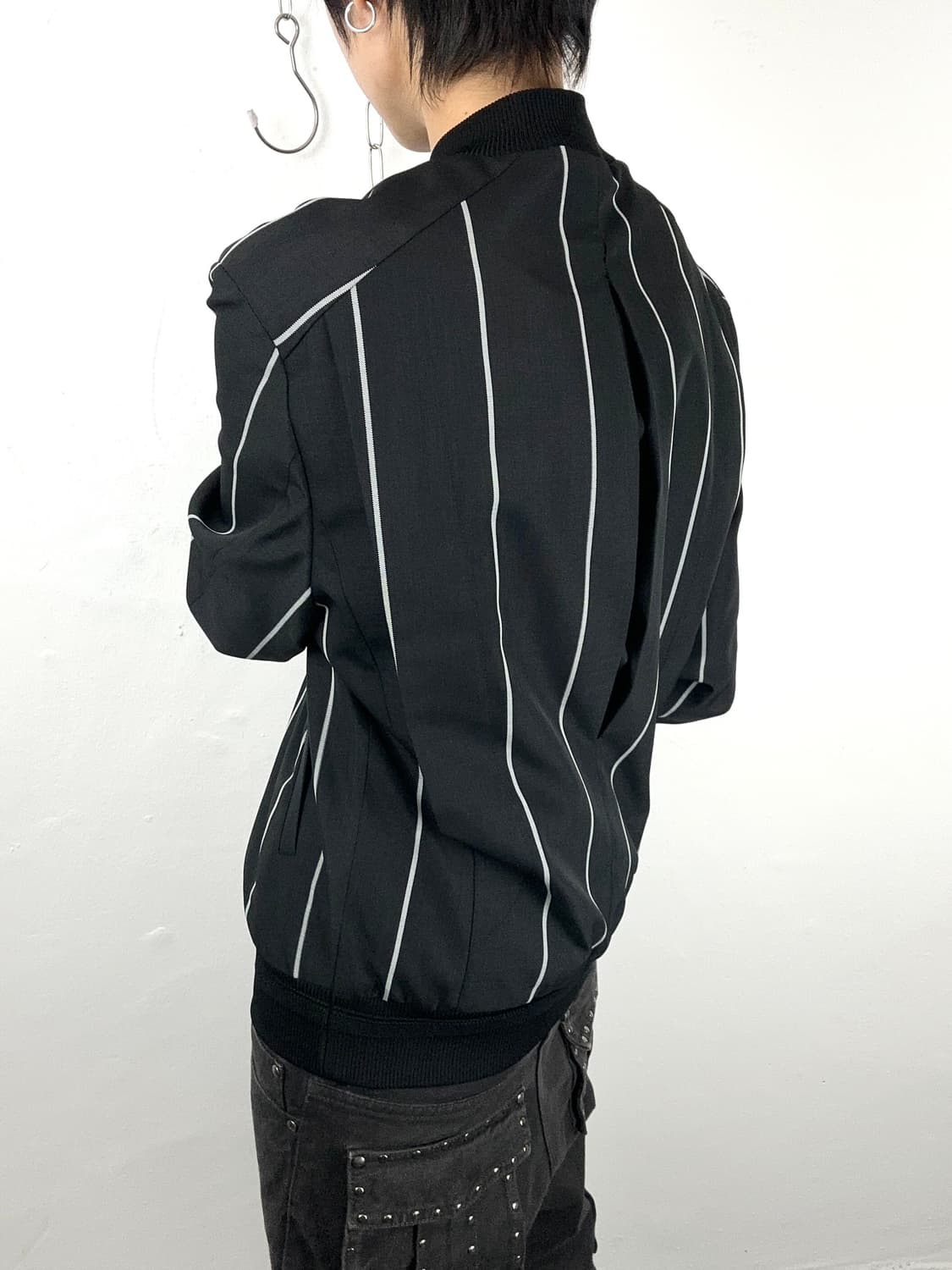 Juun.J Pinstripe Pleated Bomber Jacket 상품이미지2