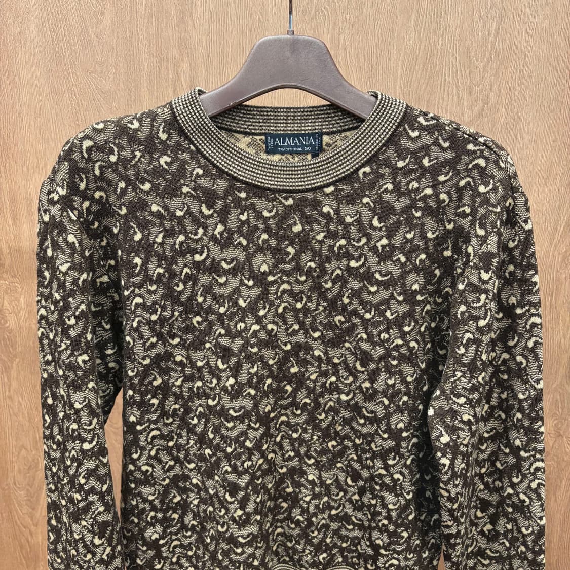 알마니아 울 혼방 긴팔 니트 자카드 패턴 리브 디테일 베이지 브라운 상품이미지4