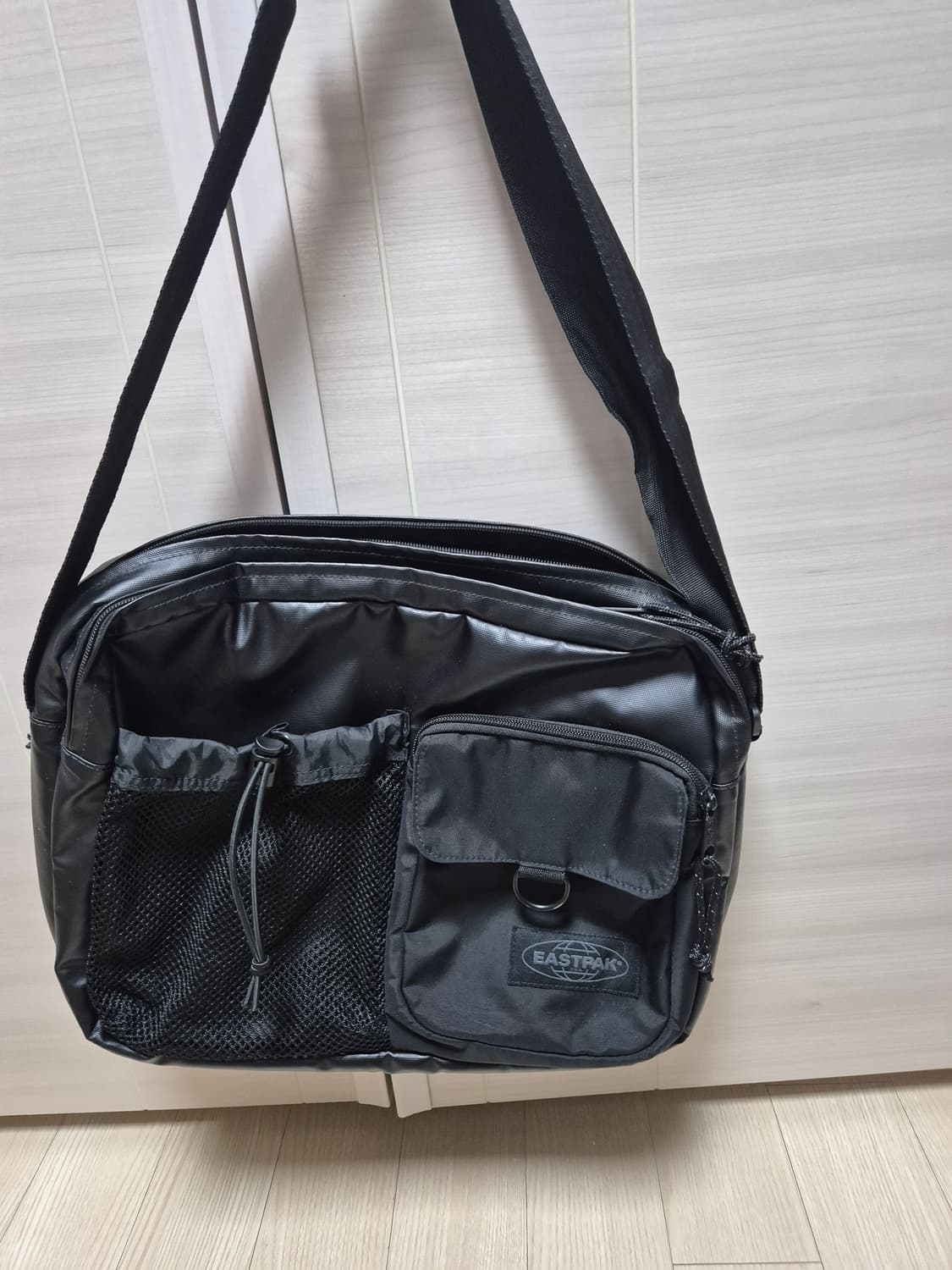 이스트팩 사첼 M 메신져 크로스백 가방 블랙 상품이미지4