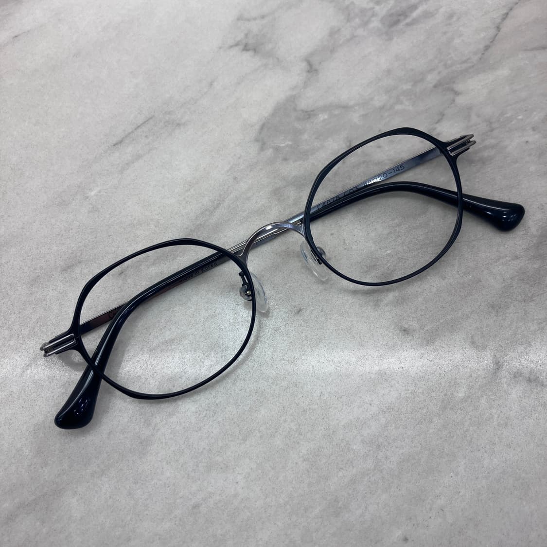 C70 크루세이드 Crusade 블랙 다각 오벌 메탈테 안경 상품이미지1