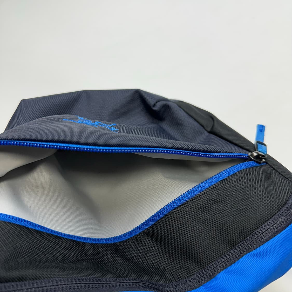 ARC'TERYX x BEAMS 아크테릭스 빔즈 맨티스 2 숄더백 상품이미지4