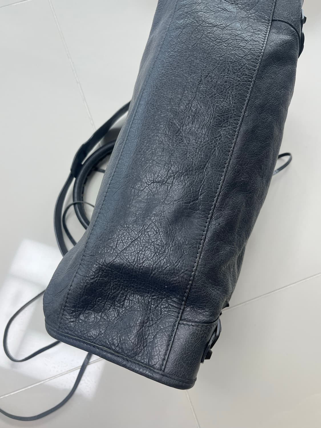 발렌시아가 모터백 미디움 다크그레이  상품이미지5