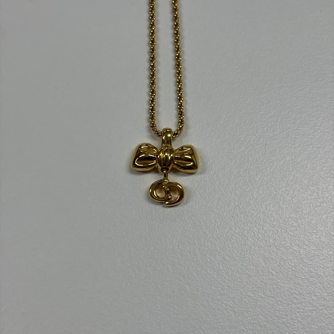 디올 리본 CD 목걸이 상품이미지1