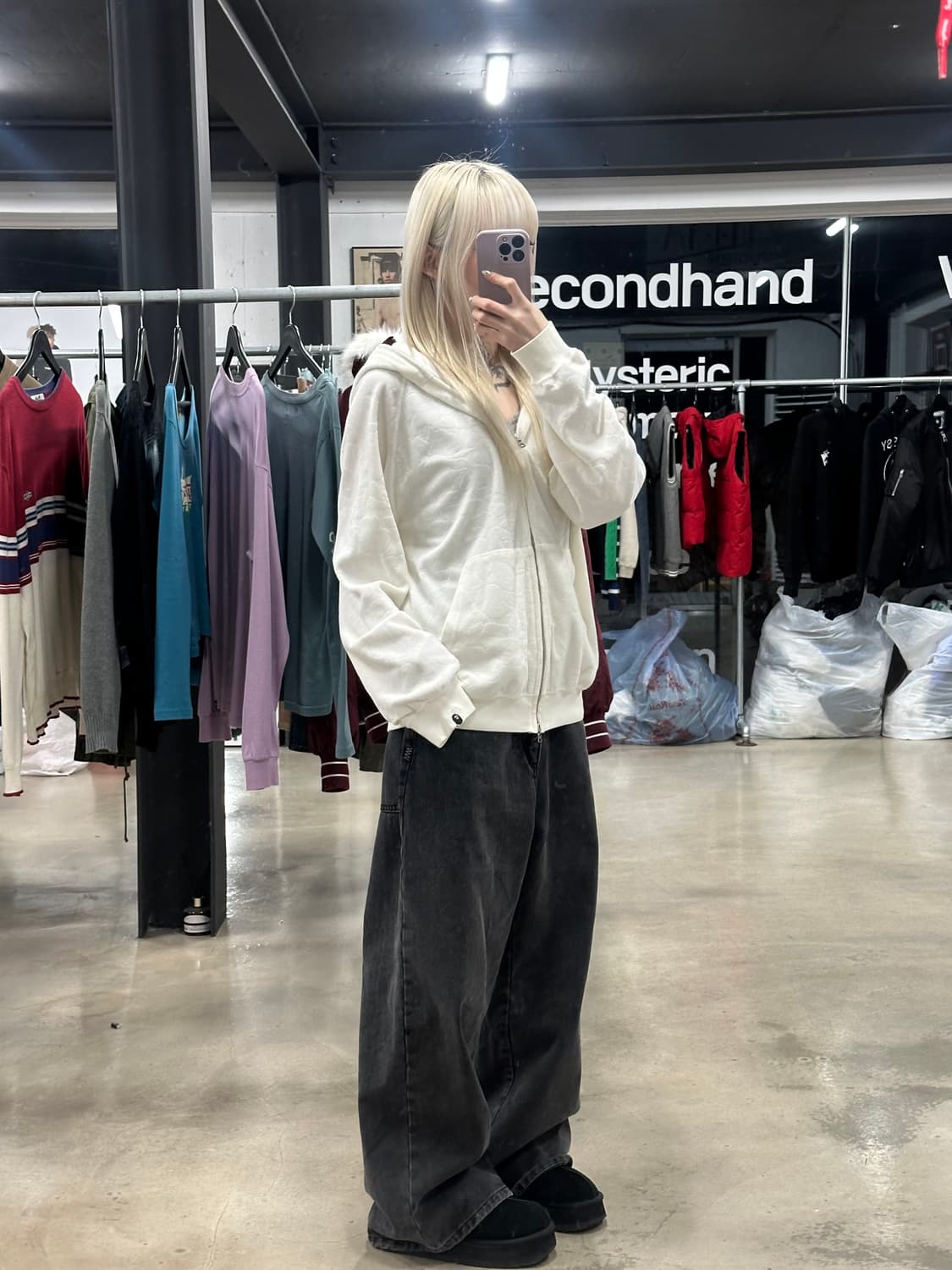 에이프 모노그램 음각 화이트 벨벳 후드 집업 상품이미지2