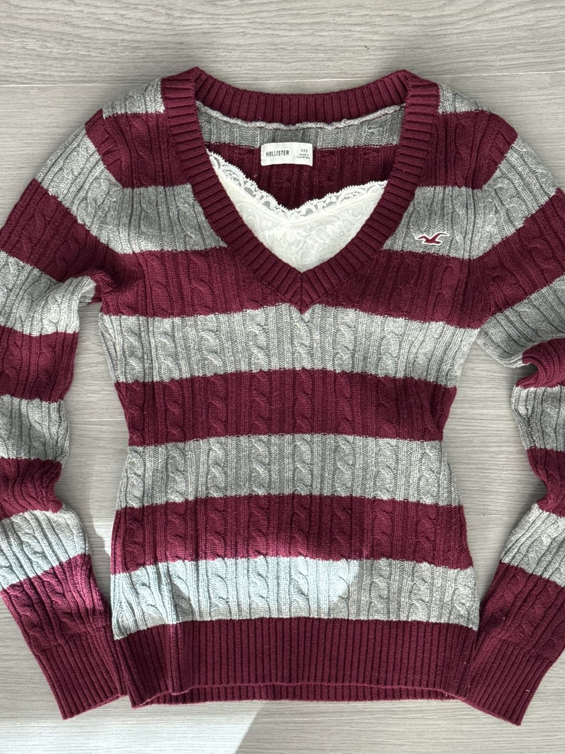 홀리스터 케이블 니트 아이콘 브이넥 스웨터 상품이미지1