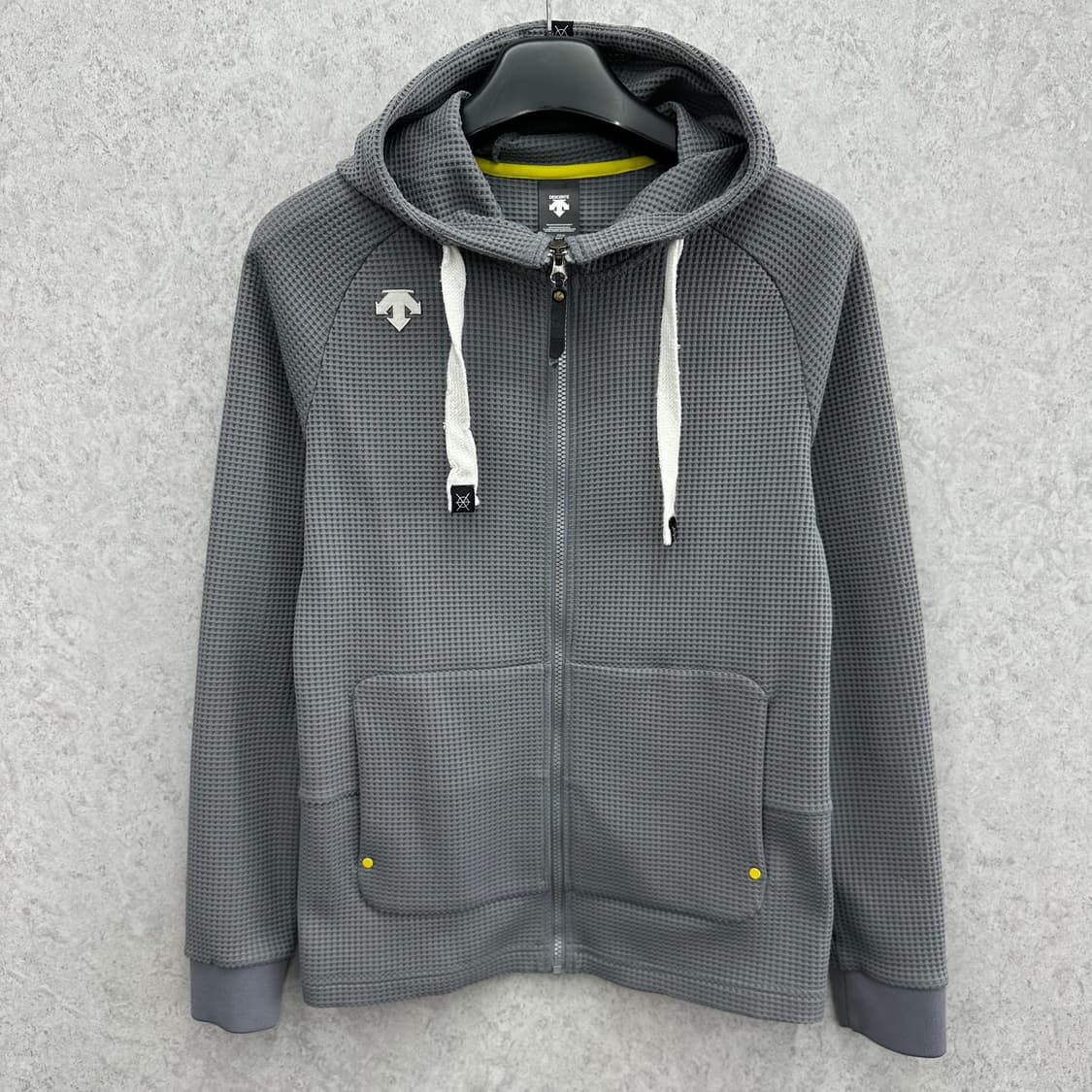 90 데상트 남자 와플 패턴 후드집업 상품이미지1