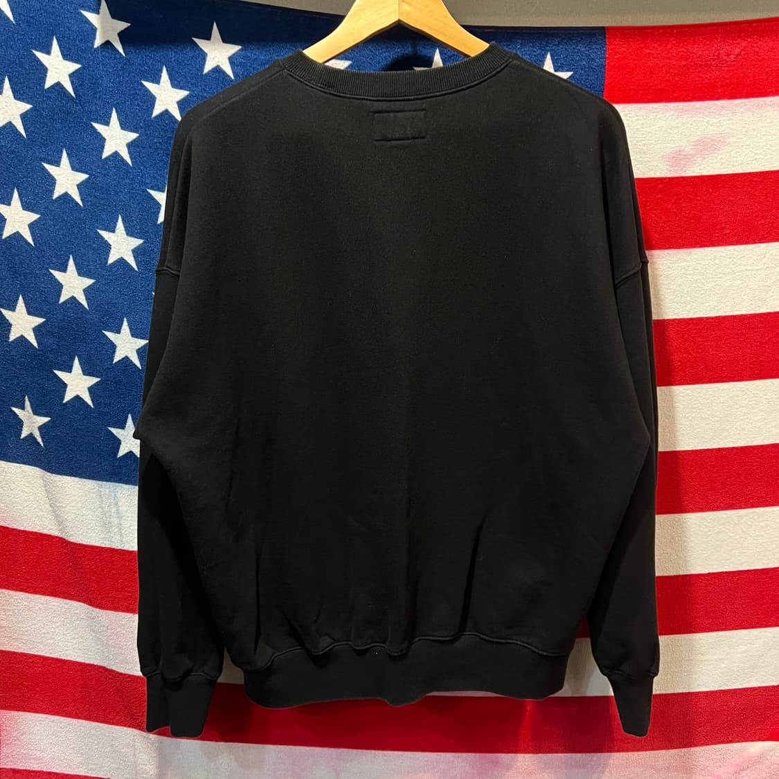 키르시X케어베어 체리 블랙 맨투맨 상품이미지2