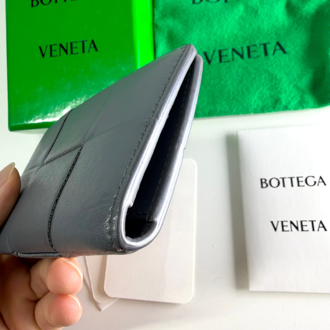{풀구성/신형} 보테가베네타 맥시 인트레치아토 오거나이저 카드지갑 그레이 상품이미지9