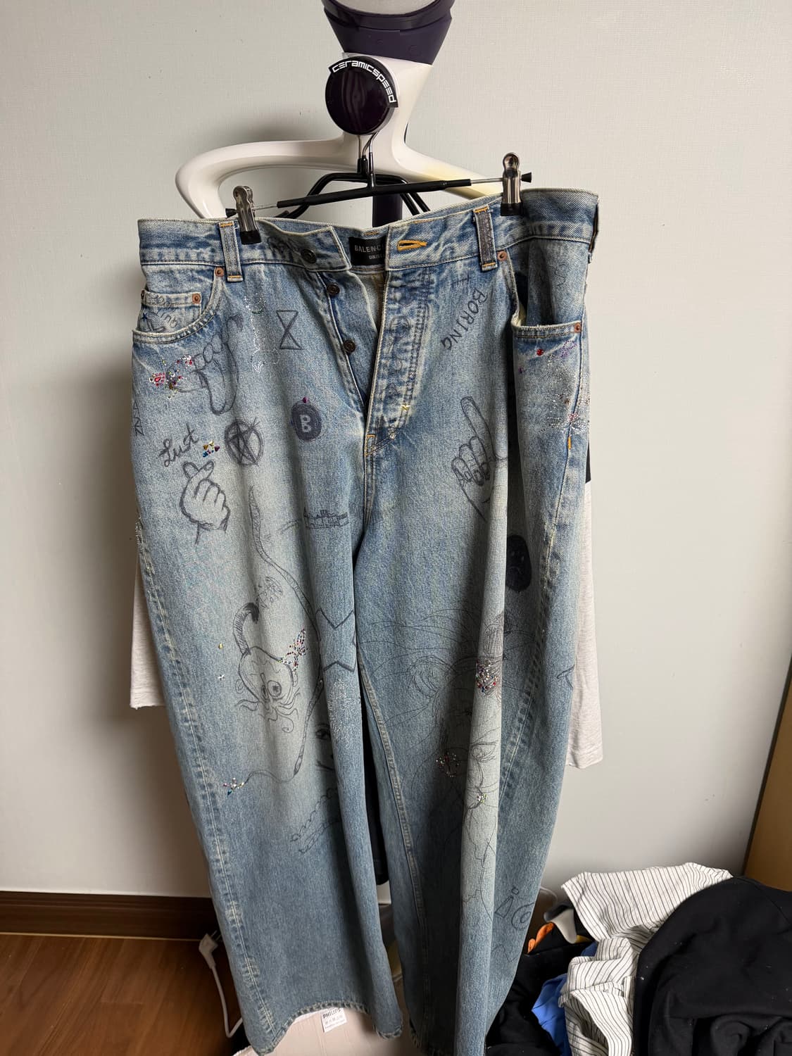 발렌시아가 라인스톤 배기 팬츠 s 팝니다 상품이미지1