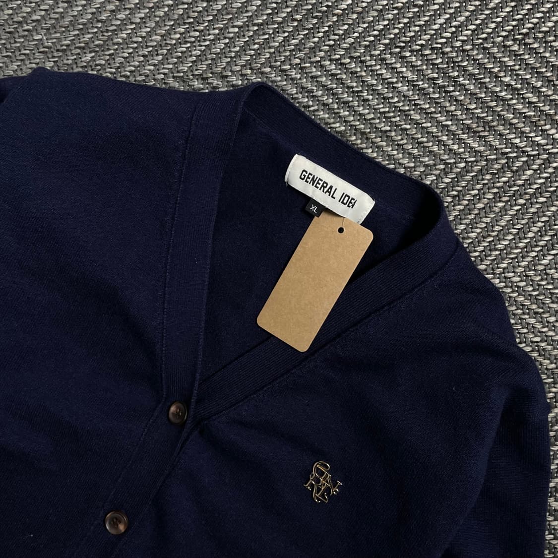 제너럴아이디어 에센셜 로고 뱃지 가디건 네이비o 4531 상품이미지4