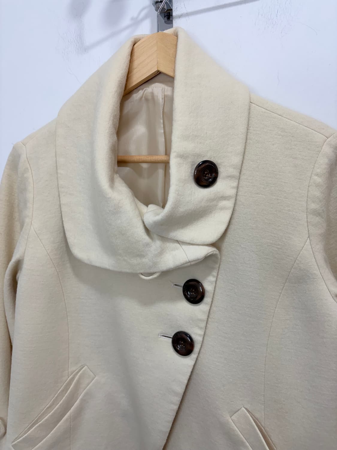 아이보리 단추 만두카라 자켓 숏코트 상품이미지6