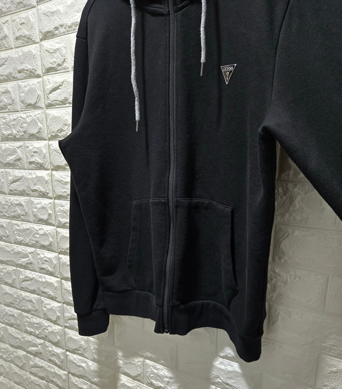 게스 시그니처 역삼각 메탈로고 스웻 후드집업 100 상품이미지5