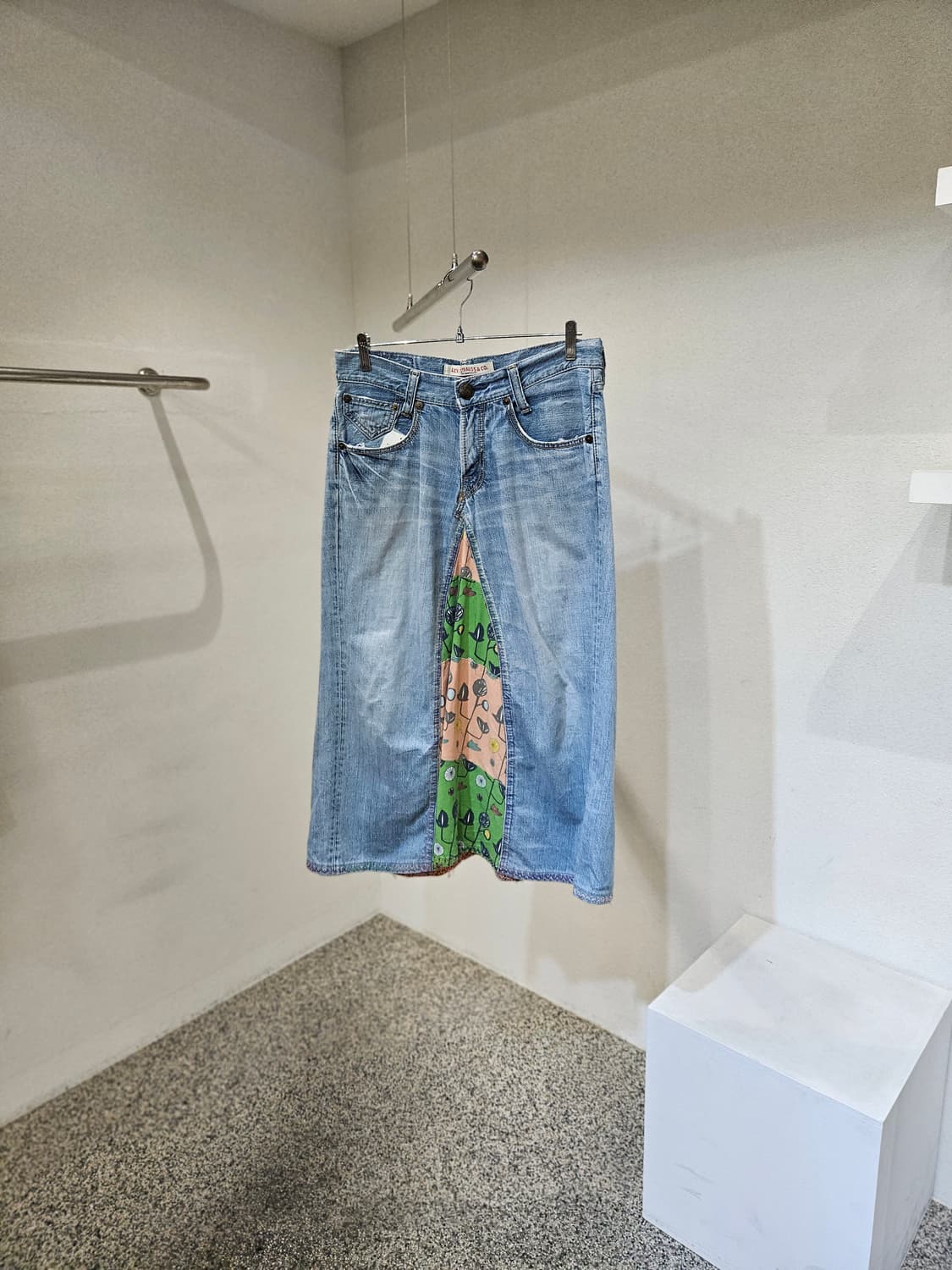 리바이스 커스텀 패치 데님 치마 상품이미지1