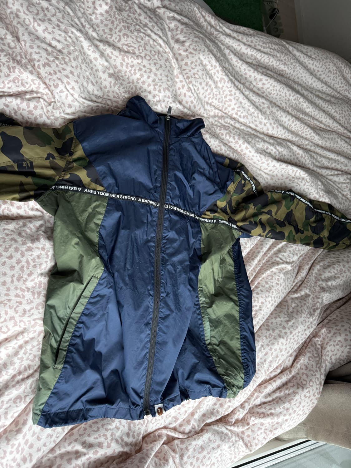 베이프 퍼스트 카모 바람막이 상품이미지1