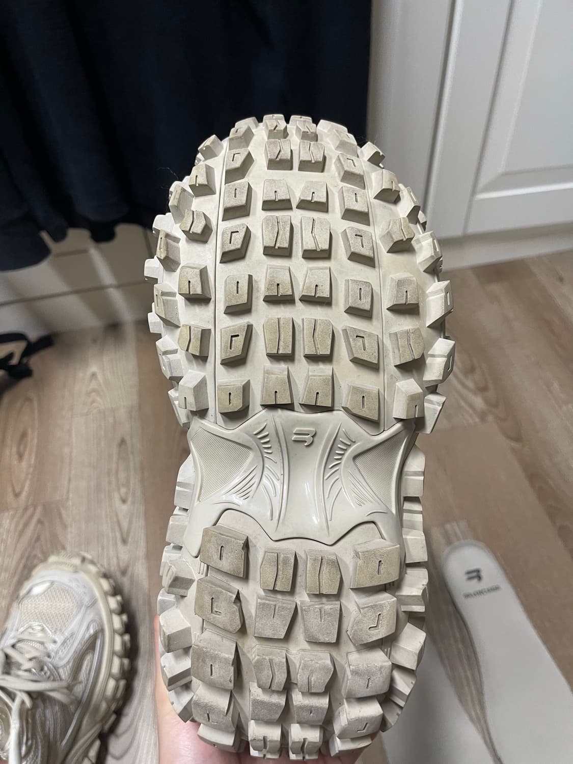 [40]발렌시아가 디펜더 베이지 상품이미지9