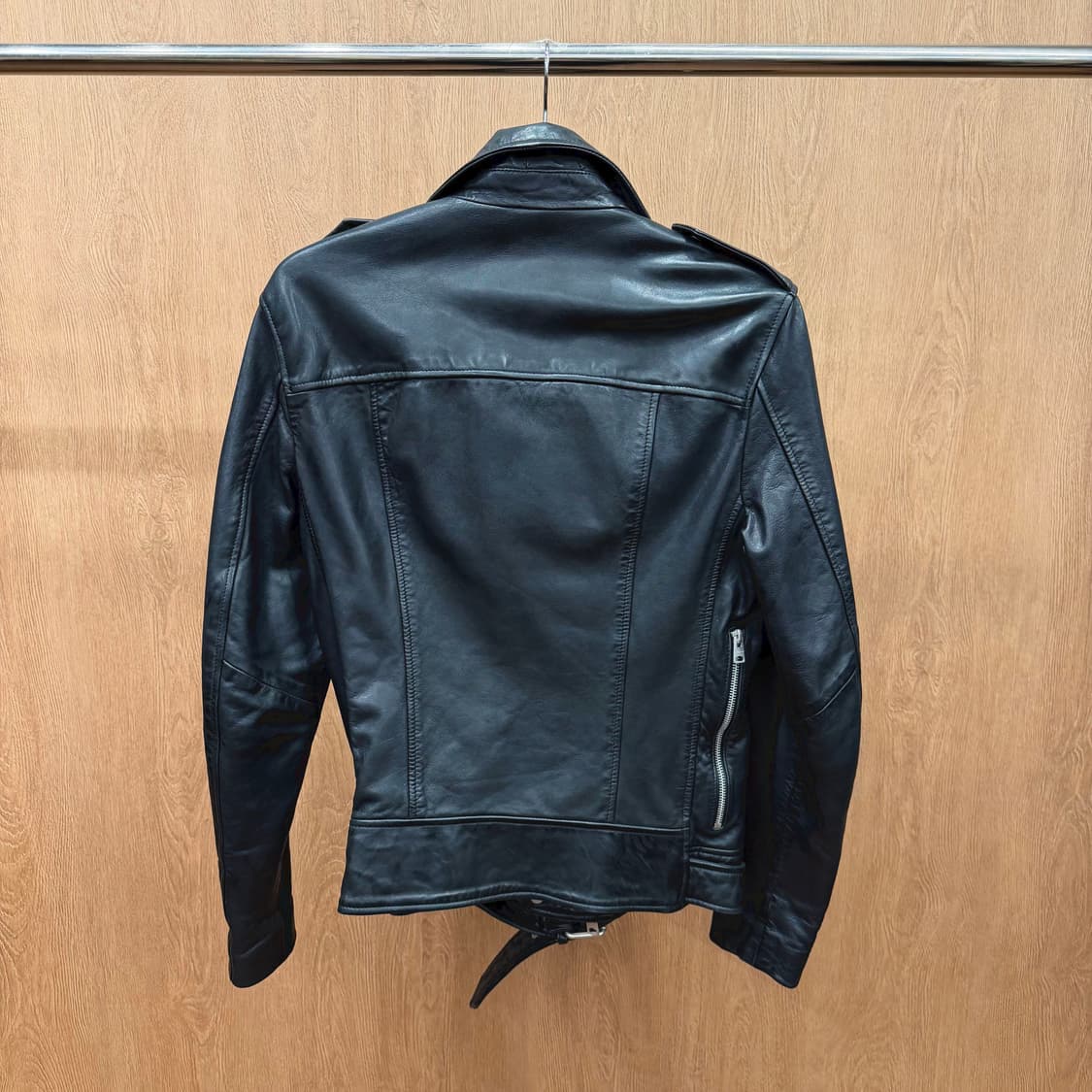 올세인츠 바이커 레더 자켓 언발란스 지퍼 멀티 포켓 디테일 레귤러핏 블랙 상품이미지3