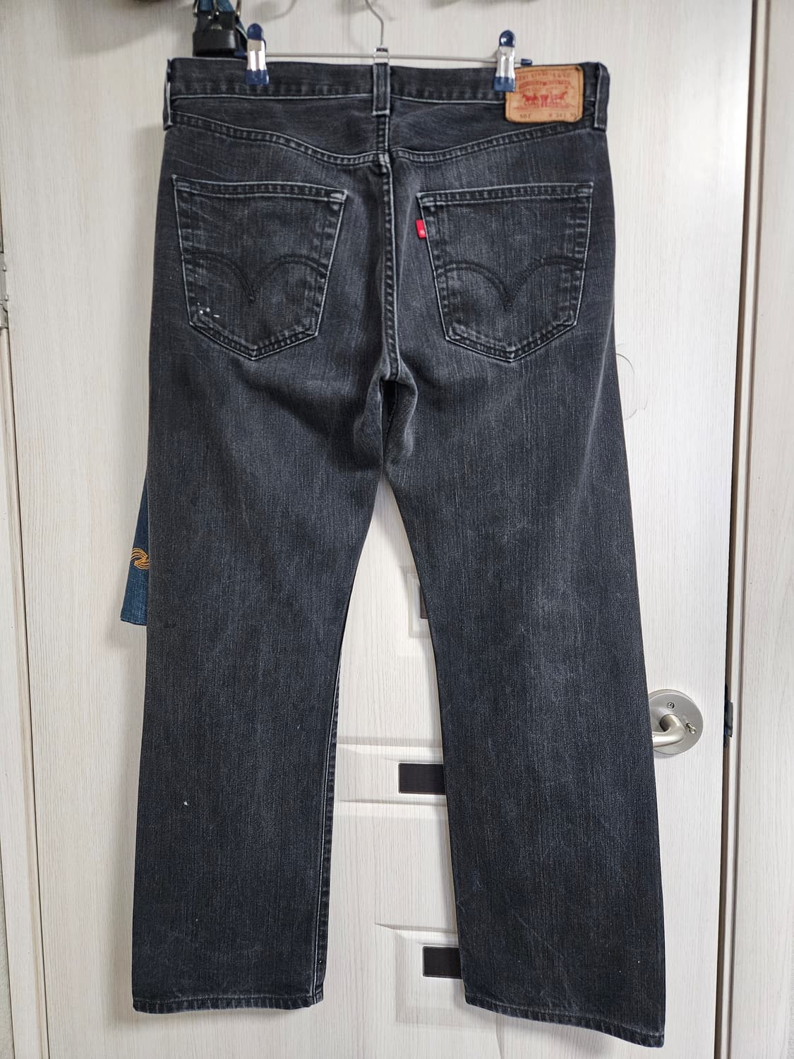 00s levis 501 34x30 리바이스 페인팅 블랙 흑청진 상품이미지2