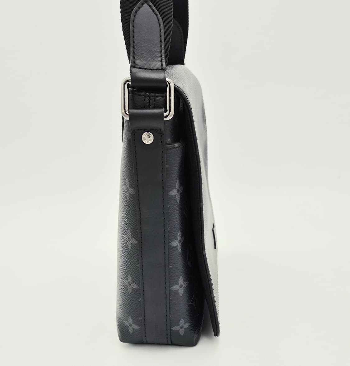 루이비통 M45272 이클립스 디스트릭트 크로스백 PM 상품이미지6