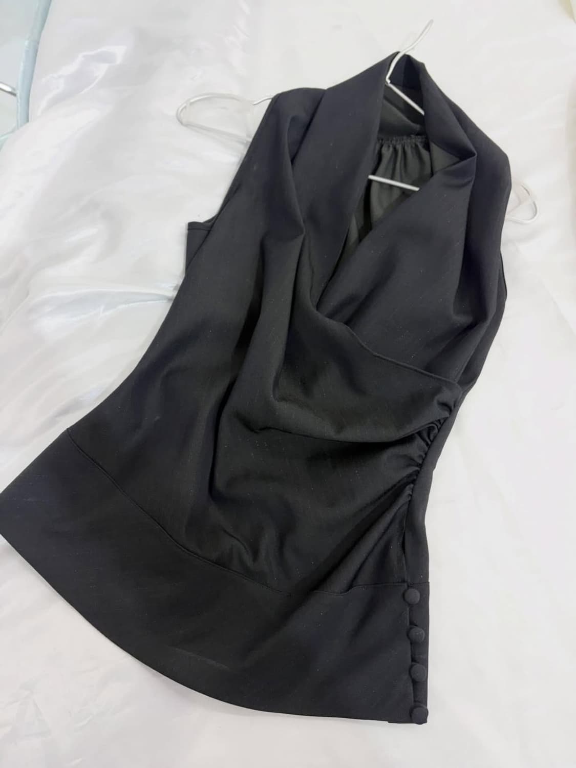 Noir Draped Halterneck Bias Top 상품이미지5